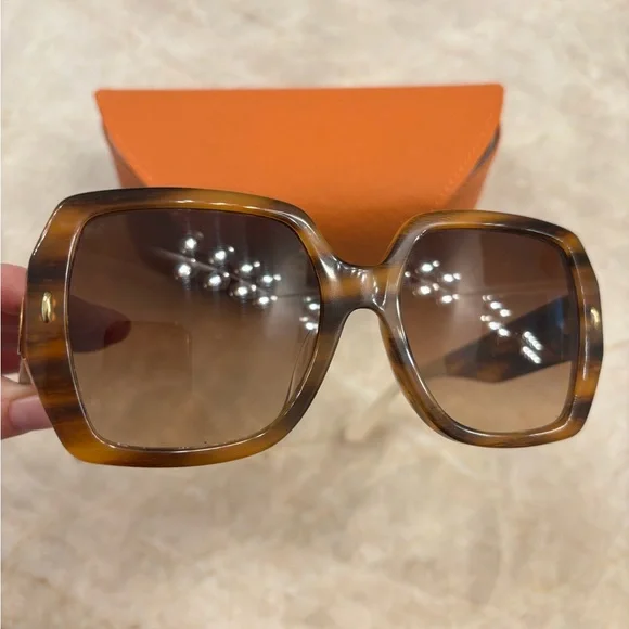 Women’s Tory Burch sunglasses - Picture 4 of 7